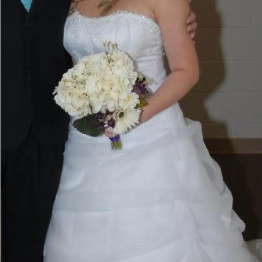 David's Bridal White Ruched Tiered Gown - Picture 7 of 8